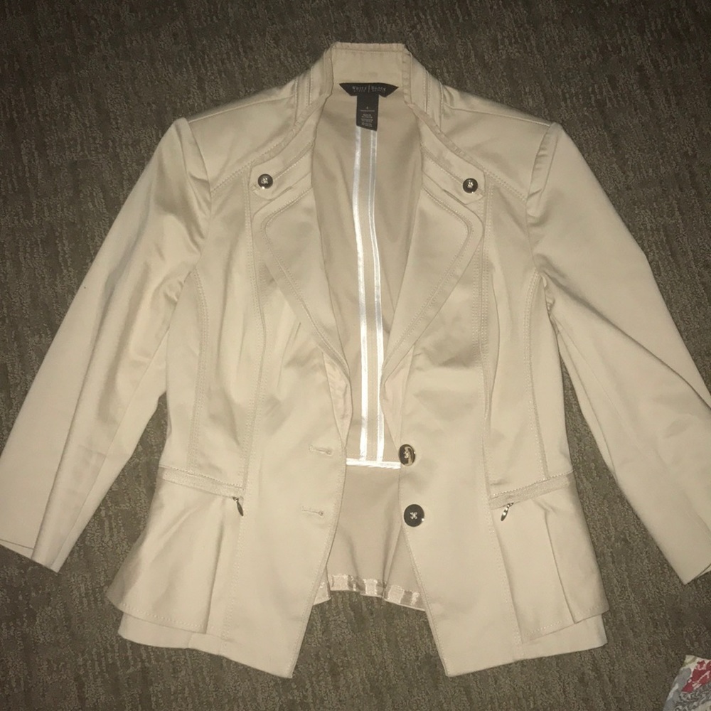 WHite house Black Market size 4 blazer. Like new!